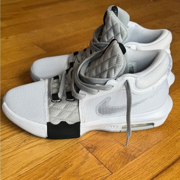 Nike White and Black Athletic Shoes size 10 New,no box - Picture 1 of 8